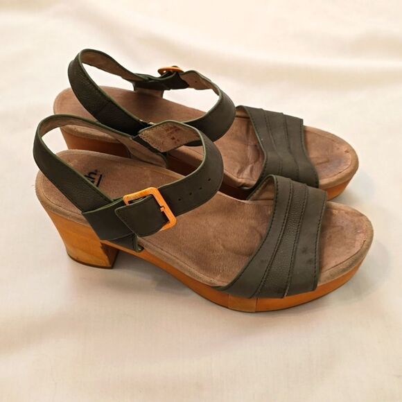 Earth  Platform Sandal Size 9 - Picture 1 of 9